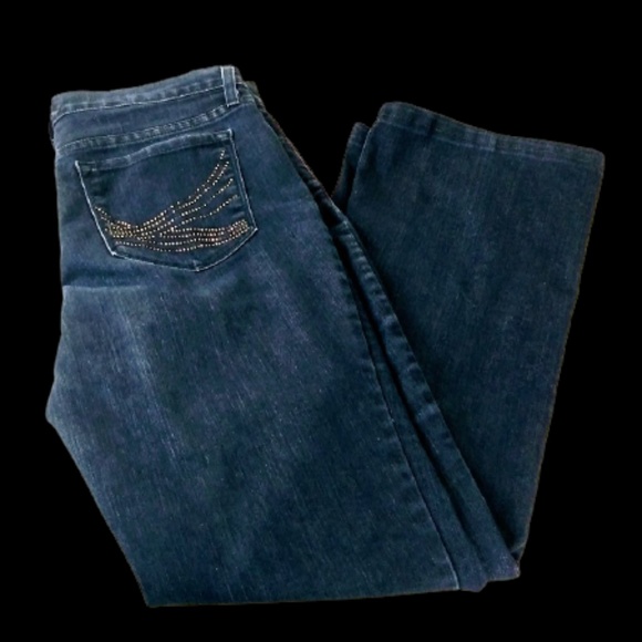 NYDJ Straight Leg Jeans Comfy with Bling 🎉Host Pick🎉 - Picture 6 of 7